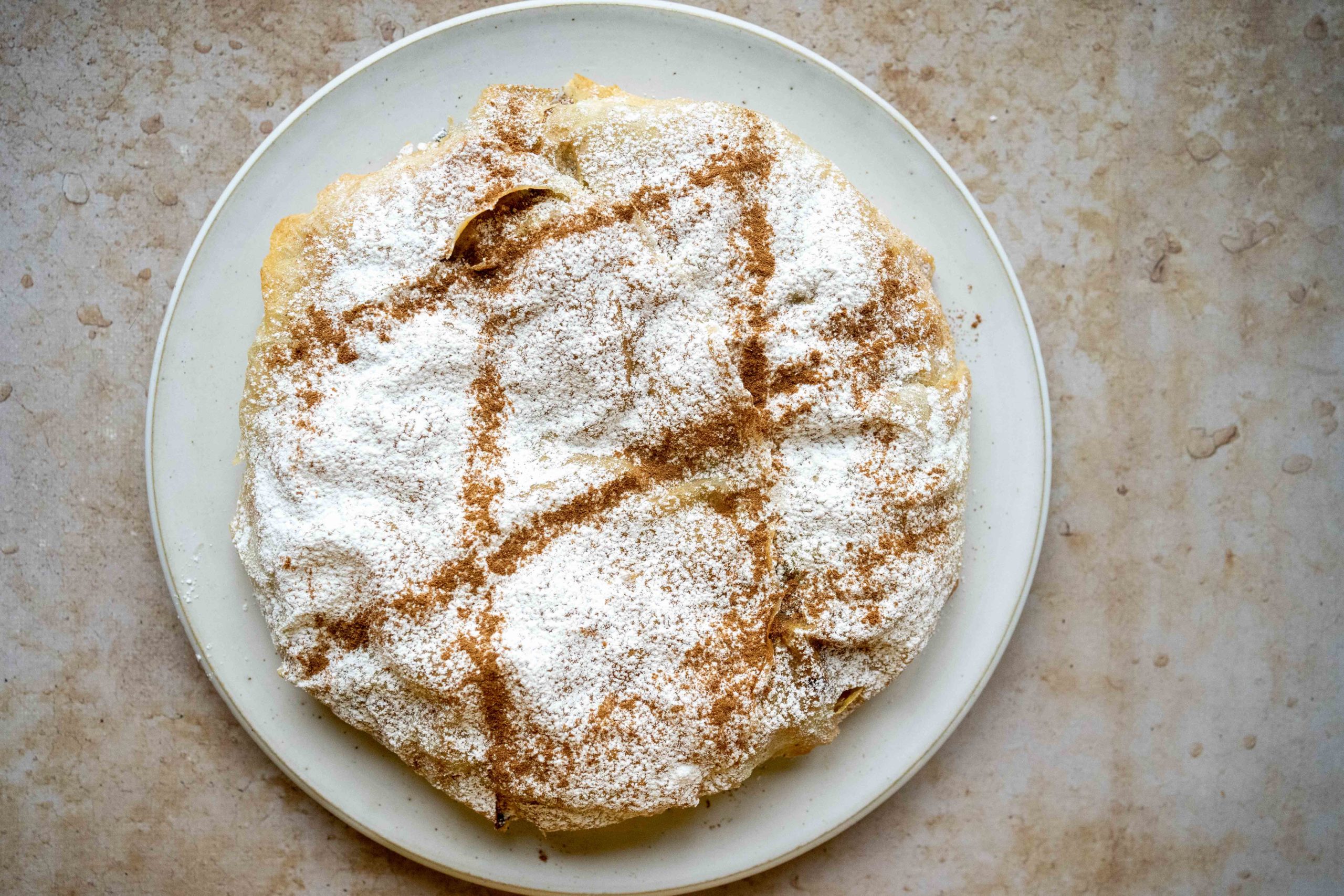 Pastilla au poulet et aux amandes