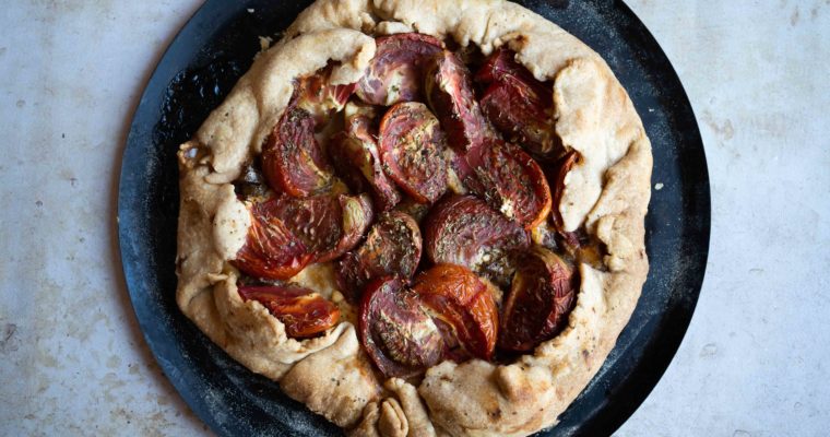 Tarte tomates, chèvre et oignons